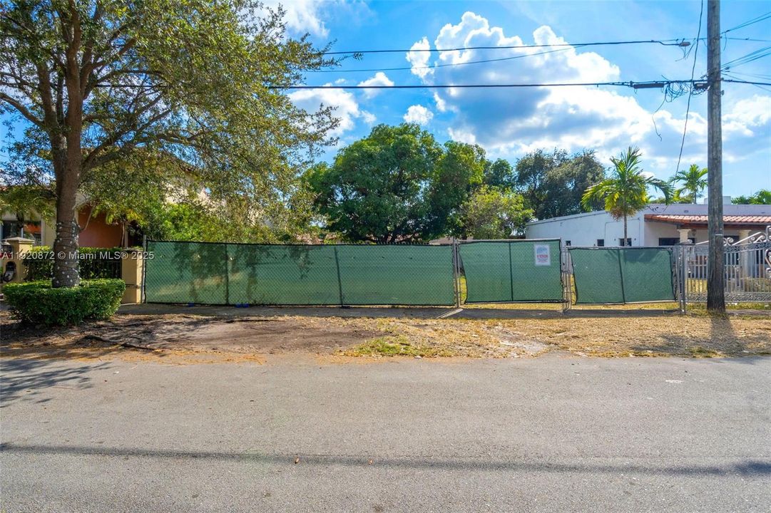 For Sale: $375,000 (0.11 acres)