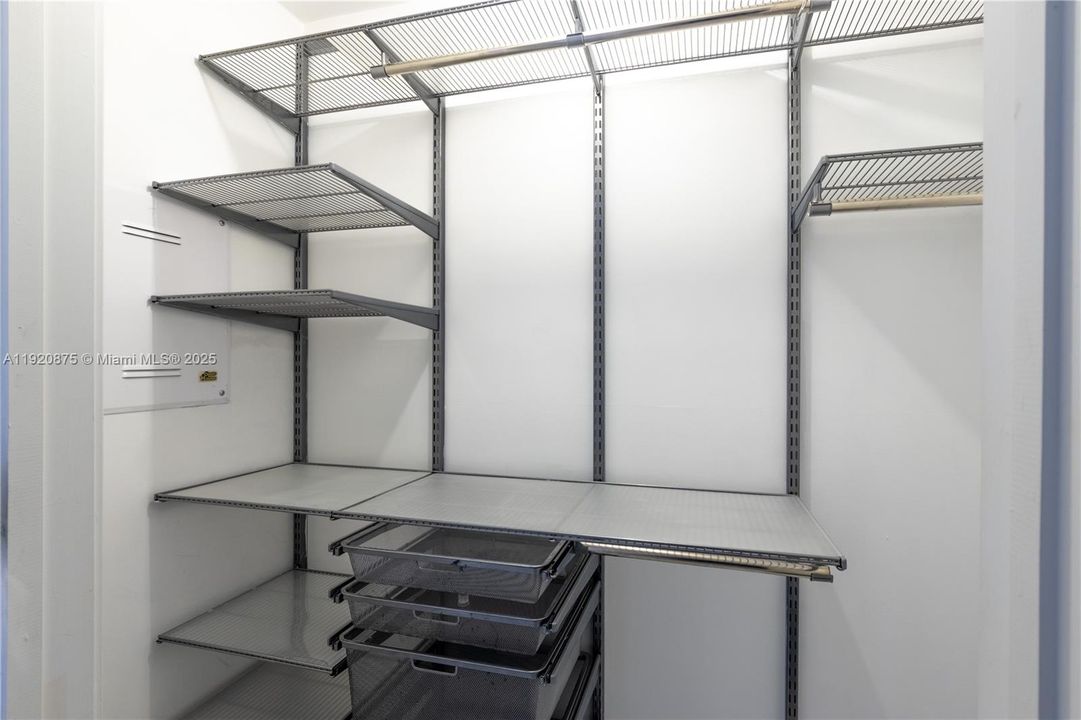 合同活跃: $4,100 (1 贝兹, 1 浴室, 651 平方英尺)