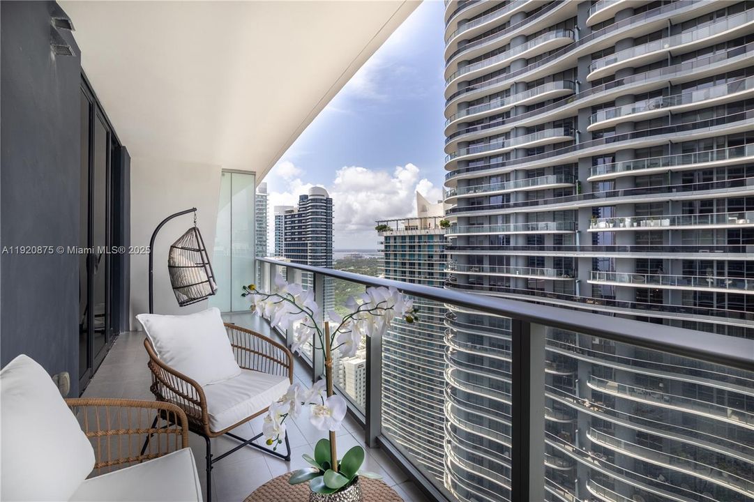 合同活跃: $4,100 (1 贝兹, 1 浴室, 651 平方英尺)