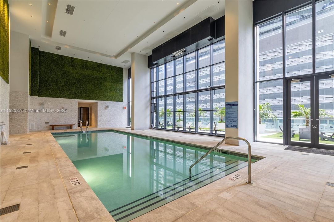 合同活跃: $4,100 (1 贝兹, 1 浴室, 651 平方英尺)