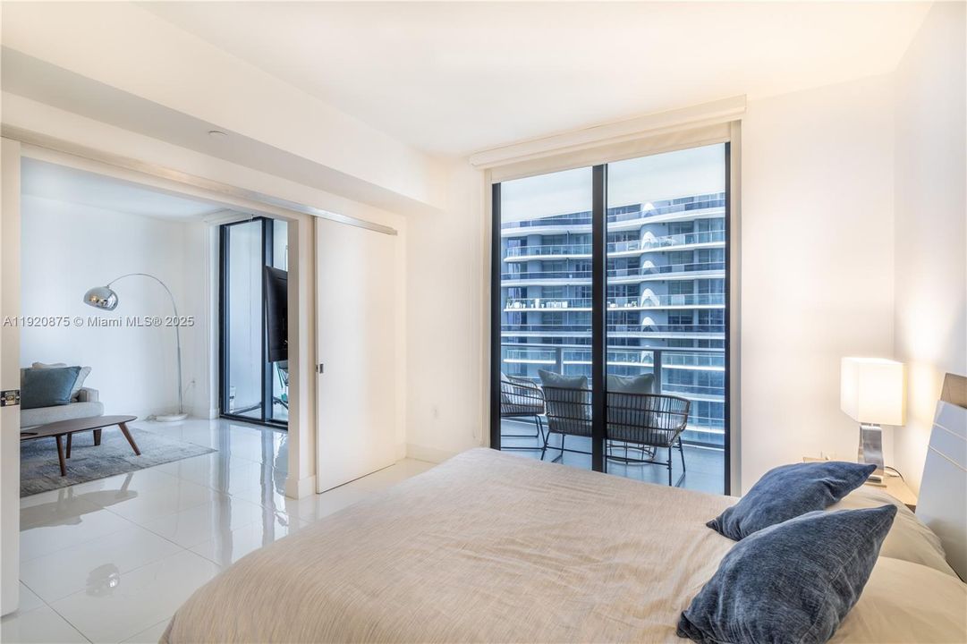 合同活跃: $4,100 (1 贝兹, 1 浴室, 651 平方英尺)