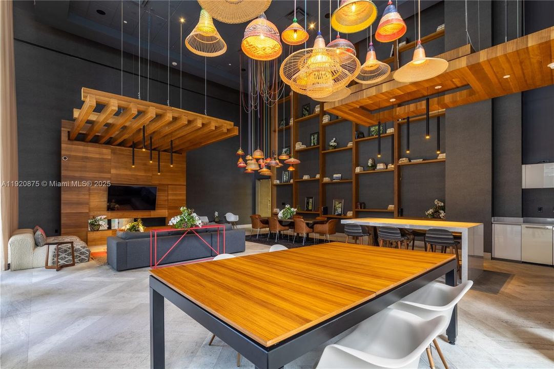 合同活跃: $4,100 (1 贝兹, 1 浴室, 651 平方英尺)