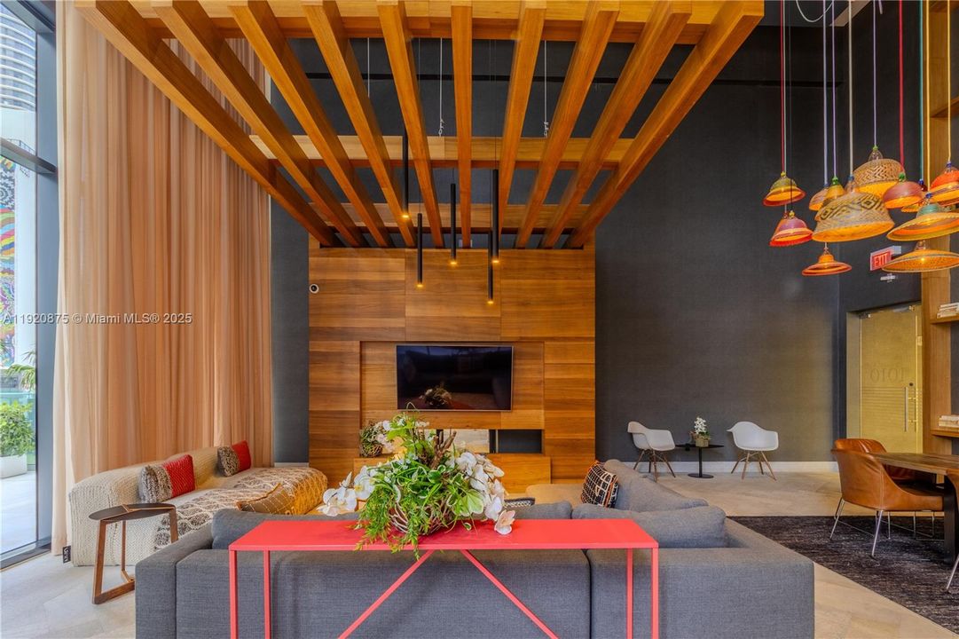 合同活跃: $4,100 (1 贝兹, 1 浴室, 651 平方英尺)