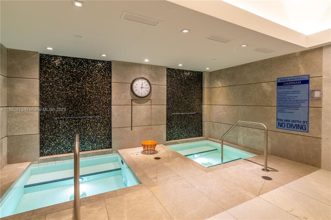 合同活跃: $4,100 (1 贝兹, 1 浴室, 651 平方英尺)