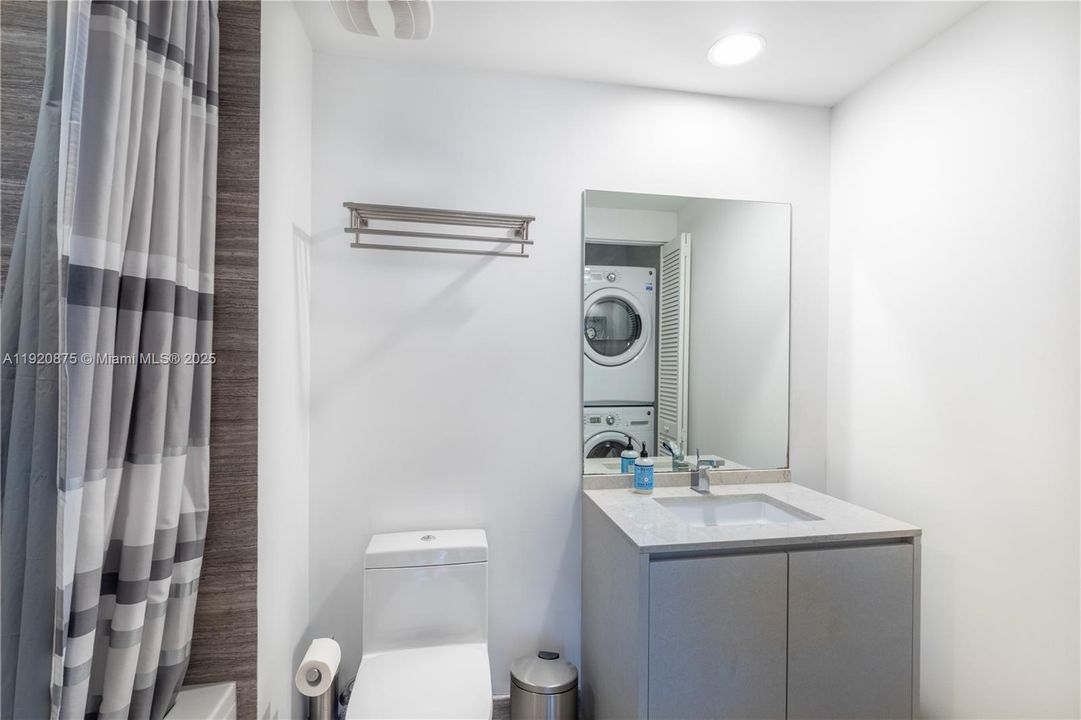 合同活跃: $4,100 (1 贝兹, 1 浴室, 651 平方英尺)