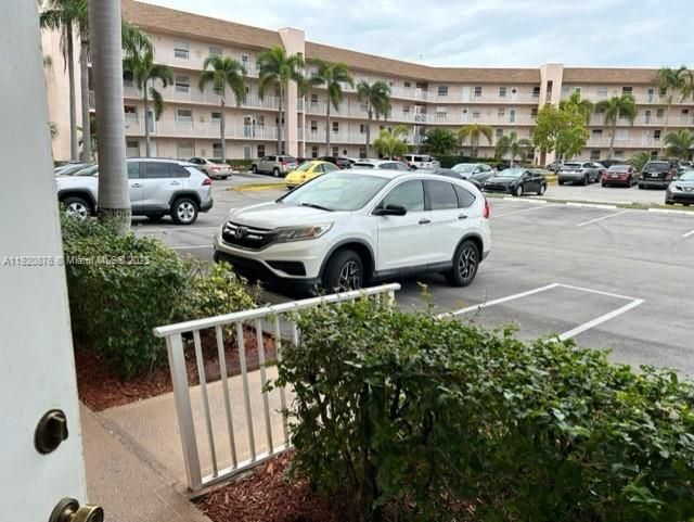 For Sale: $149,999 (2 beds, 2 baths, 1370 Square Feet)