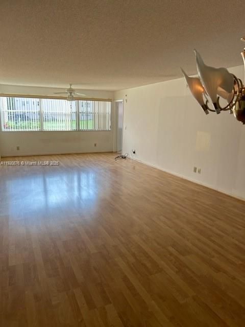 For Sale: $149,999 (2 beds, 2 baths, 1370 Square Feet)