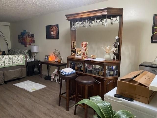 На продажу: $330,000 (2 спален, 2 ванн, 1215 Квадратных фут)