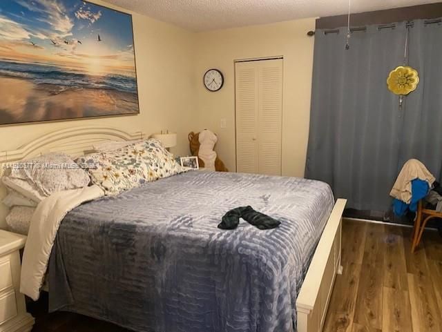 На продажу: $330,000 (2 спален, 2 ванн, 1215 Квадратных фут)