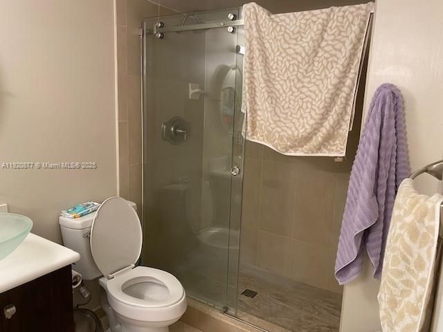 На продажу: $330,000 (2 спален, 2 ванн, 1215 Квадратных фут)