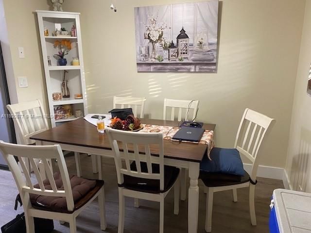 На продажу: $330,000 (2 спален, 2 ванн, 1215 Квадратных фут)