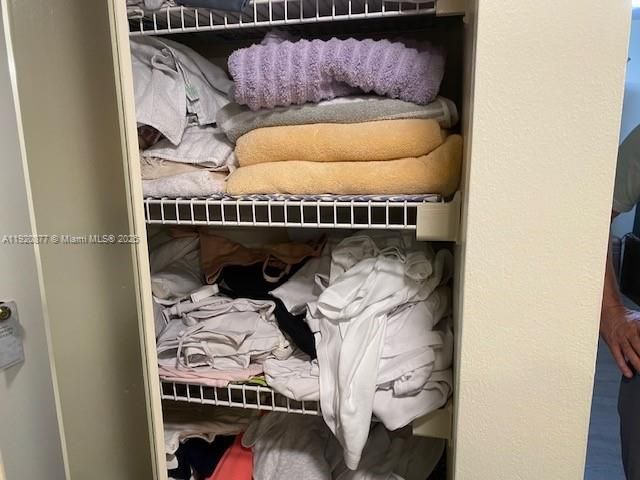 На продажу: $330,000 (2 спален, 2 ванн, 1215 Квадратных фут)