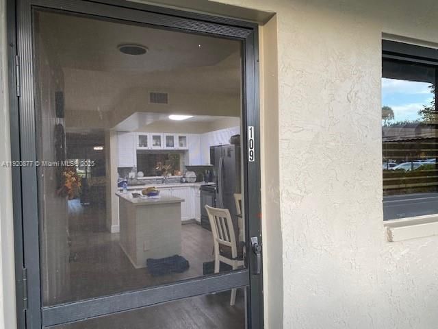 На продажу: $330,000 (2 спален, 2 ванн, 1215 Квадратных фут)