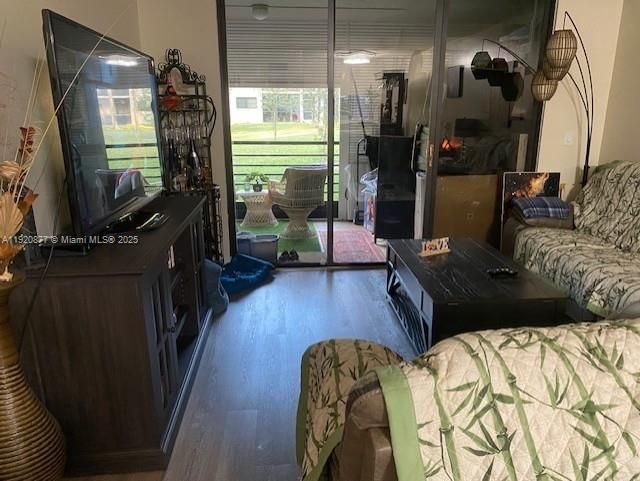 На продажу: $330,000 (2 спален, 2 ванн, 1215 Квадратных фут)