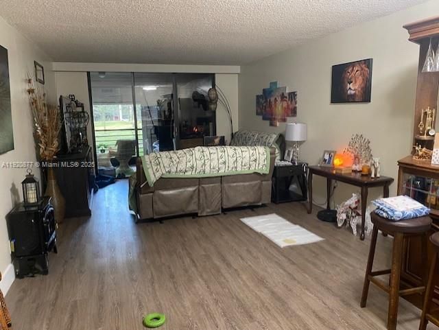 На продажу: $330,000 (2 спален, 2 ванн, 1215 Квадратных фут)