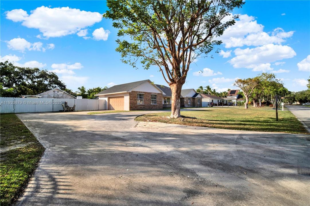 For Sale: $890,000 (4 beds, 2 baths, 3850 Square Feet)