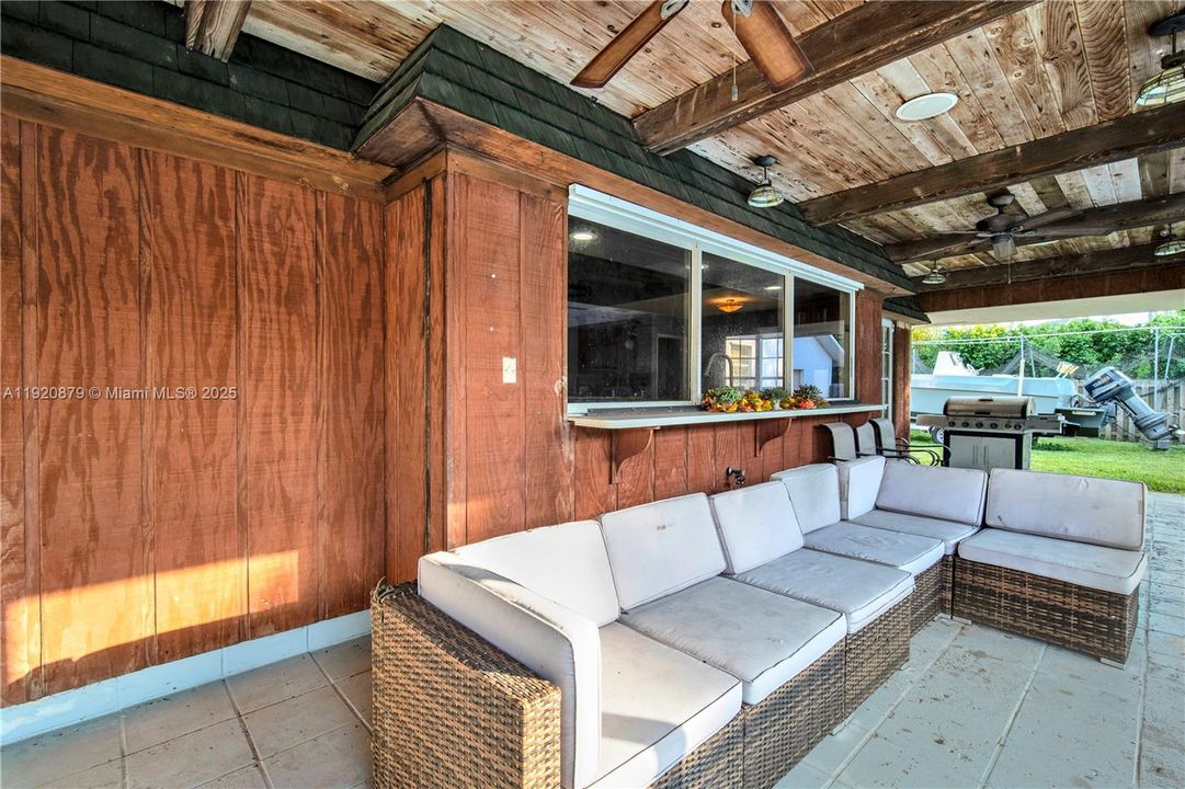 For Sale: $890,000 (4 beds, 2 baths, 3850 Square Feet)