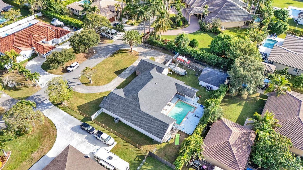 For Sale: $890,000 (4 beds, 2 baths, 3850 Square Feet)