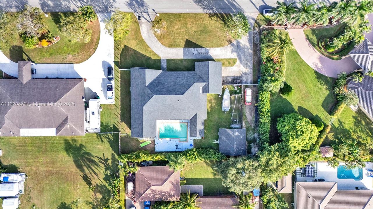 For Sale: $890,000 (4 beds, 2 baths, 3850 Square Feet)