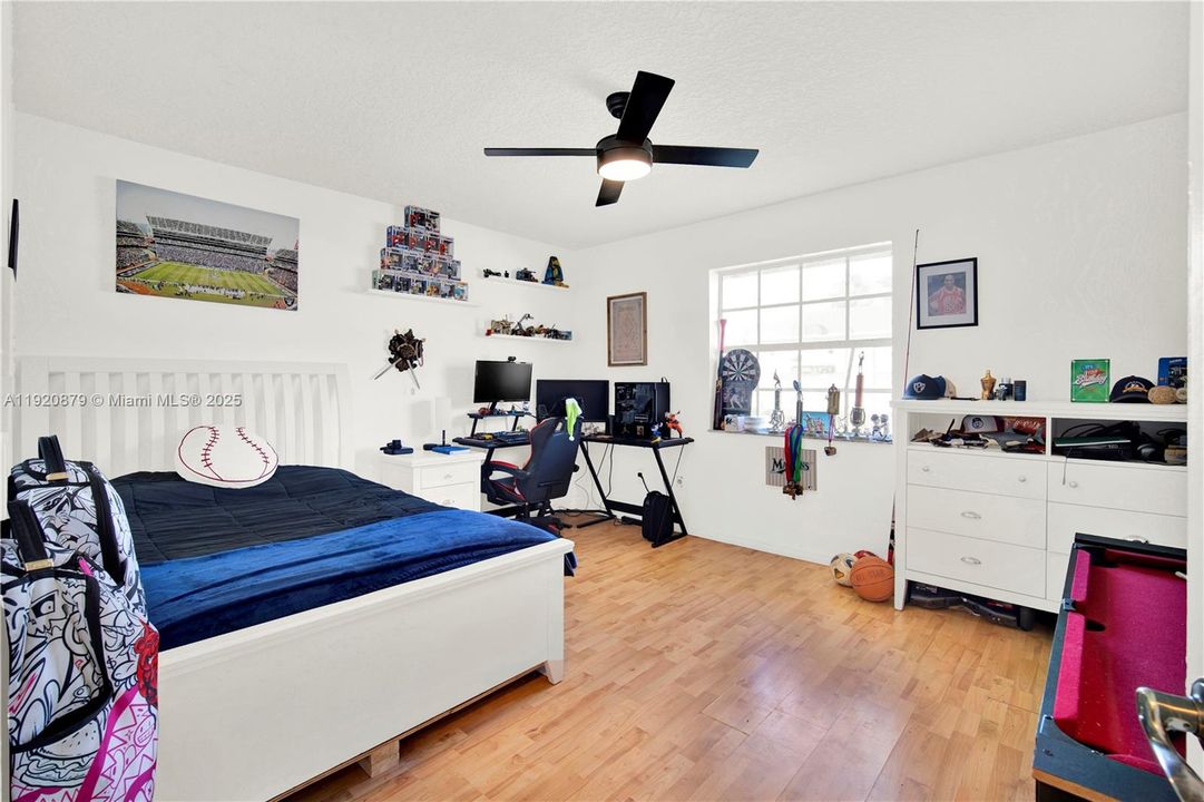 For Sale: $890,000 (4 beds, 2 baths, 3850 Square Feet)