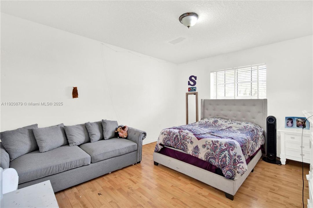 For Sale: $890,000 (4 beds, 2 baths, 3850 Square Feet)