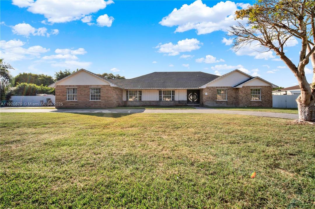 For Sale: $890,000 (4 beds, 2 baths, 3850 Square Feet)