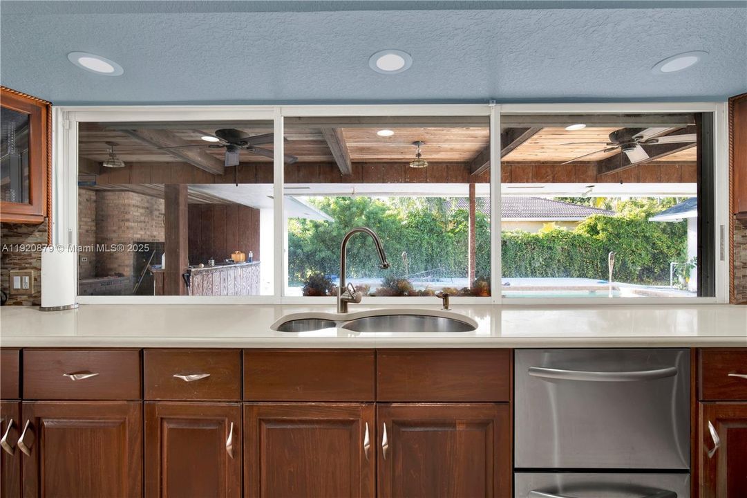 For Sale: $890,000 (4 beds, 2 baths, 3850 Square Feet)