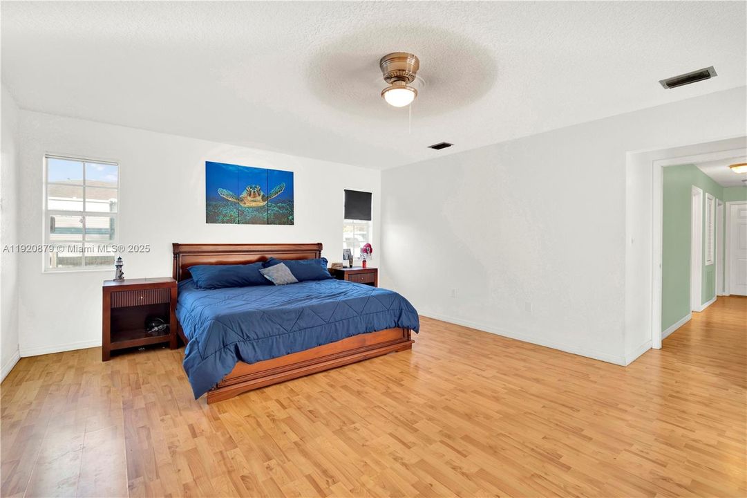 For Sale: $890,000 (4 beds, 2 baths, 3850 Square Feet)