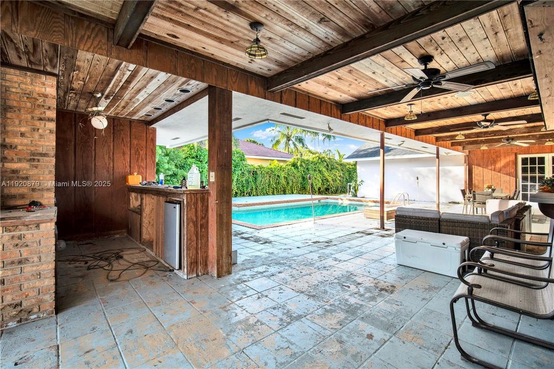 For Sale: $890,000 (4 beds, 2 baths, 3850 Square Feet)