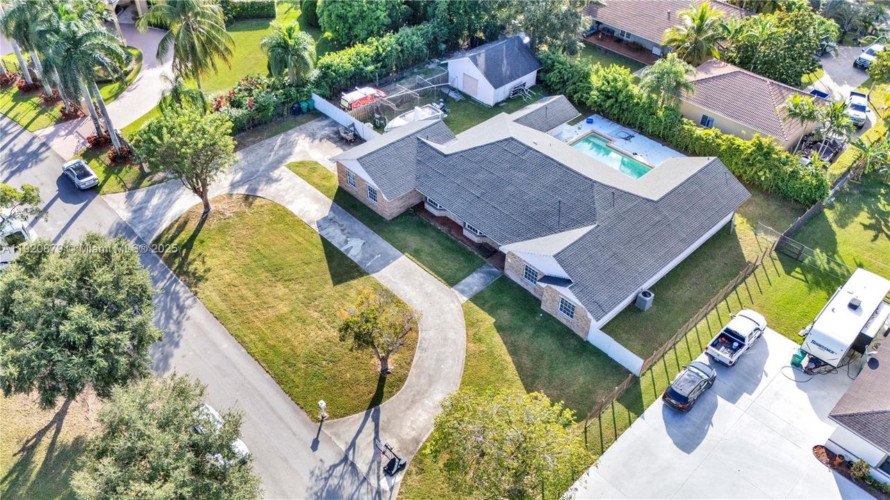 For Sale: $890,000 (4 beds, 2 baths, 3850 Square Feet)