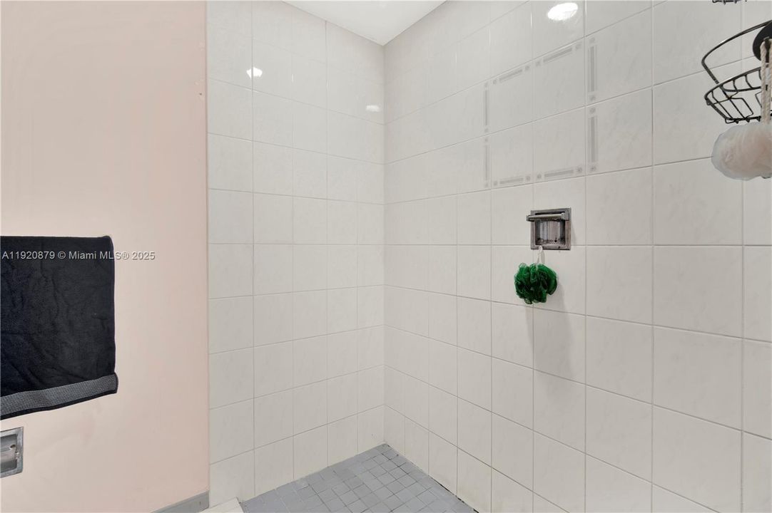 For Sale: $890,000 (4 beds, 2 baths, 3850 Square Feet)