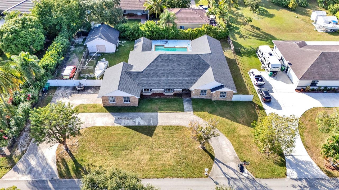 For Sale: $890,000 (4 beds, 2 baths, 3850 Square Feet)