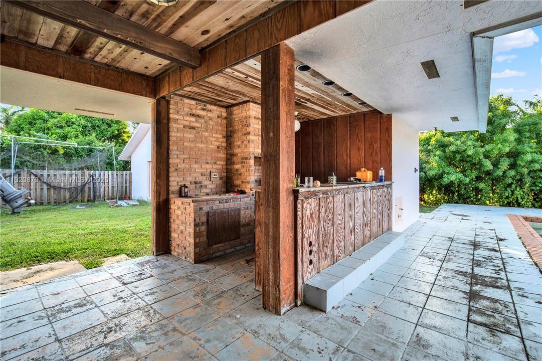 For Sale: $890,000 (4 beds, 2 baths, 3850 Square Feet)