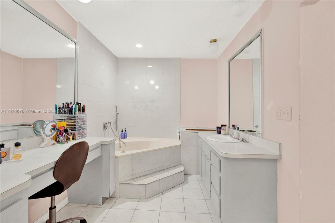 For Sale: $890,000 (4 beds, 2 baths, 3850 Square Feet)