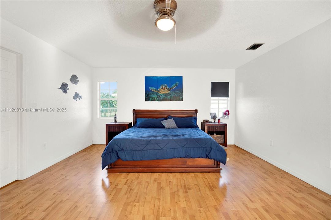 For Sale: $890,000 (4 beds, 2 baths, 3850 Square Feet)