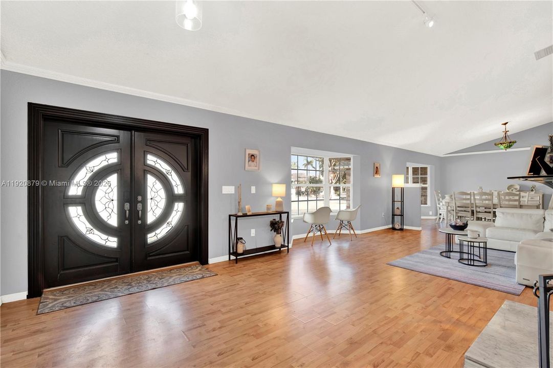 For Sale: $890,000 (4 beds, 2 baths, 3850 Square Feet)