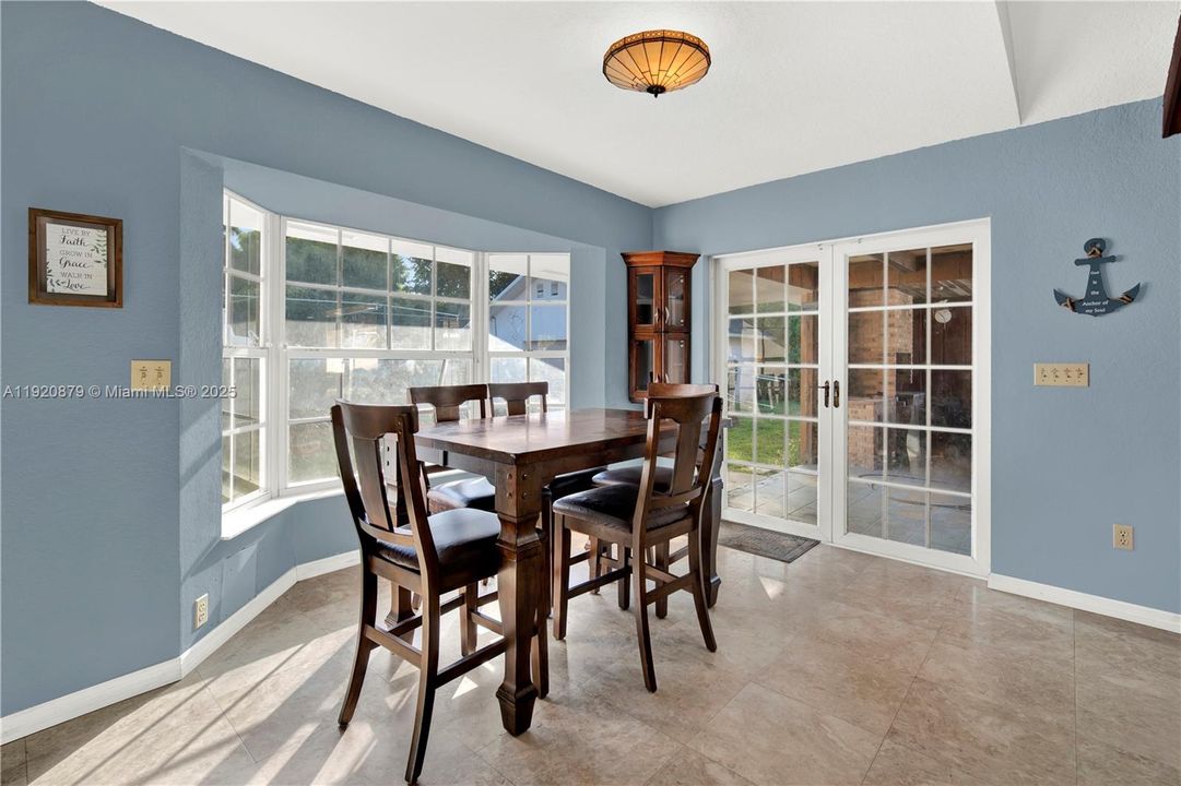 For Sale: $890,000 (4 beds, 2 baths, 3850 Square Feet)