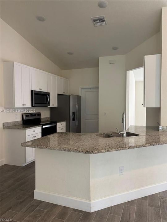 На продажу: $385,000 (4 спален, 3 ванн, 0 Квадратных фут)