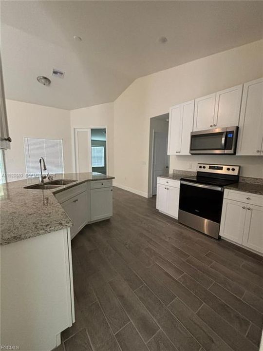 На продажу: $385,000 (4 спален, 3 ванн, 0 Квадратных фут)