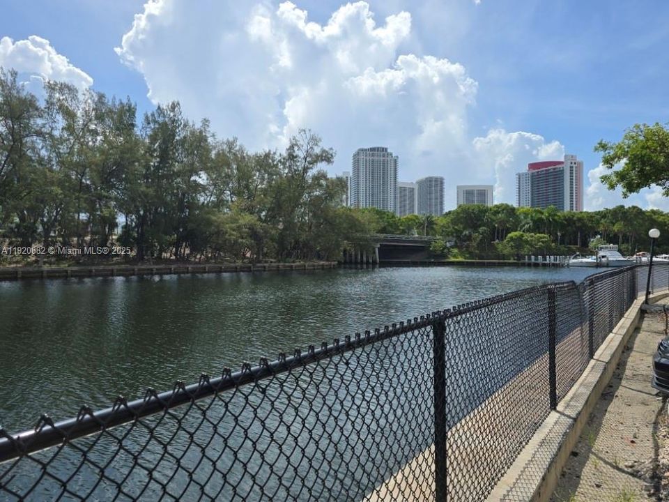 На продажу: $145,000 (1 спален, 1 ванн, 850 Квадратных фут)