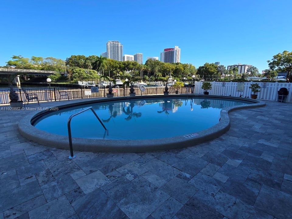 На продажу: $145,000 (1 спален, 1 ванн, 850 Квадратных фут)