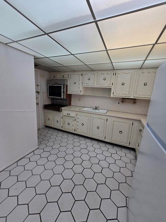 На продажу: $145,000 (1 спален, 1 ванн, 850 Квадратных фут)