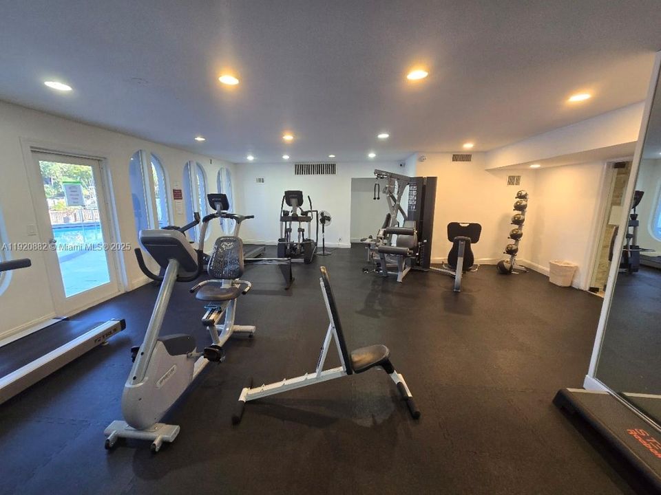 На продажу: $145,000 (1 спален, 1 ванн, 850 Квадратных фут)