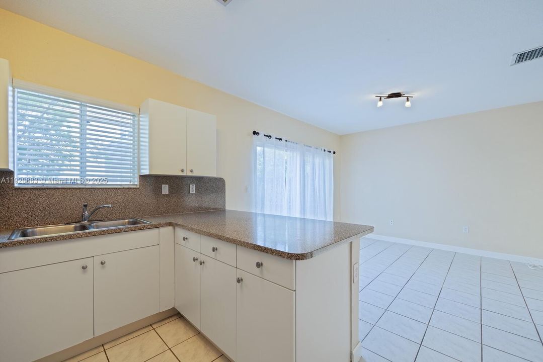 For Rent: $2,800 (3 beds, 2 baths, 1560 Square Feet)