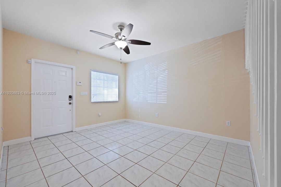 For Rent: $2,800 (3 beds, 2 baths, 1560 Square Feet)