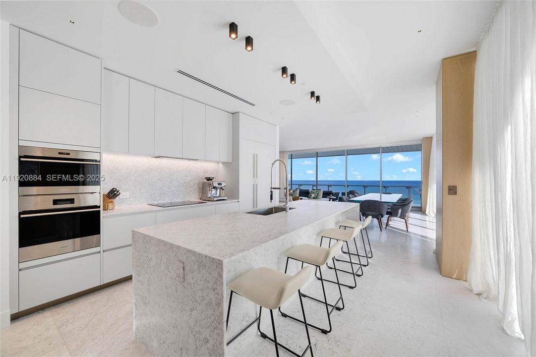 На продажу: $14,495,000 (4 спален, 5 ванн, 3443 Квадратных фут)