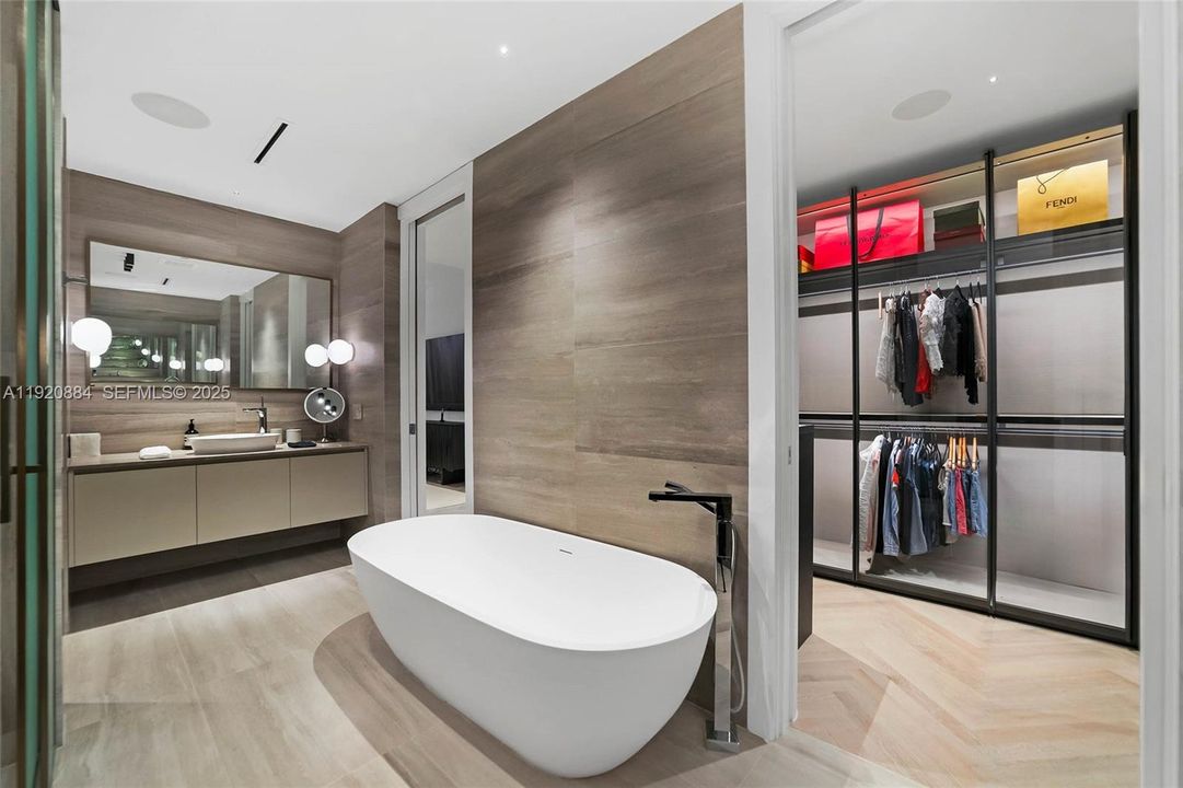 На продажу: $14,495,000 (4 спален, 5 ванн, 3443 Квадратных фут)