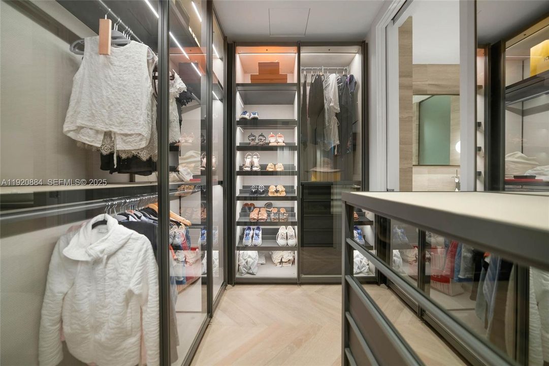 На продажу: $14,495,000 (4 спален, 5 ванн, 3443 Квадратных фут)