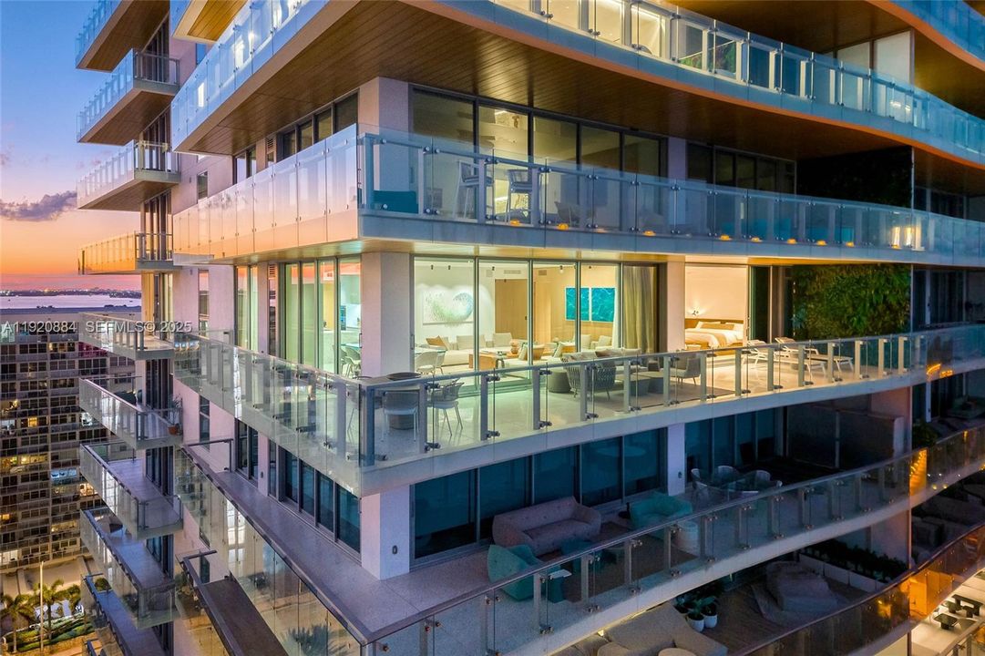 На продажу: $14,495,000 (4 спален, 5 ванн, 3443 Квадратных фут)