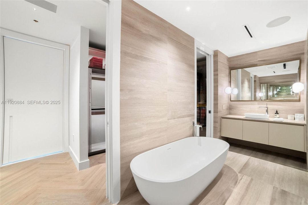 На продажу: $14,495,000 (4 спален, 5 ванн, 3443 Квадратных фут)